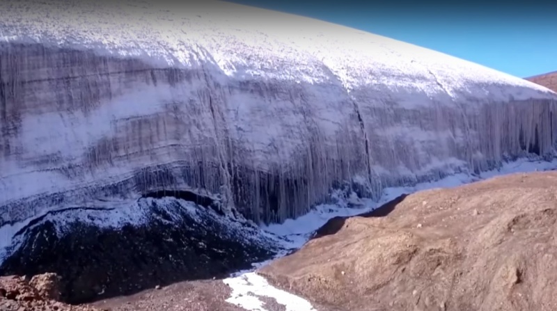 Topniejący lodowiec Guliya (źródło: youtube.com/screenshot)  