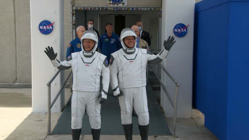 Astronauci Robert Behnken i Douglas Hurley (źródło: NASA.gov)  