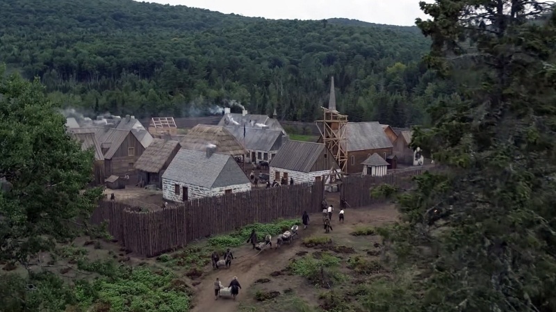 Kadr z serialu "Drwale" - zbudowana od podstaw osada Wobik (źródło: youtube.com/screenshot)  