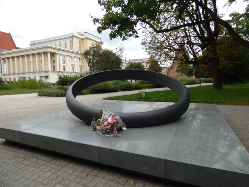 Pomnik Witolda Pileckiego we Wrocławiu. 
  