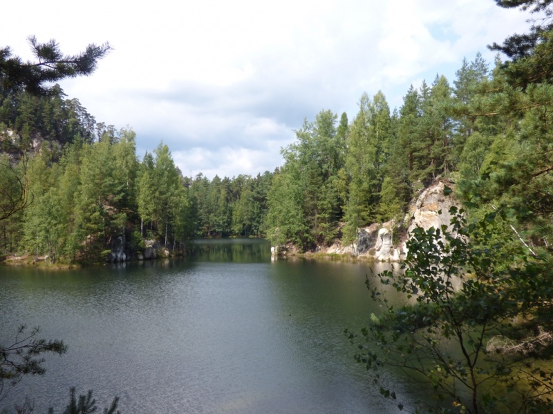 Kolejne fotki obrazujące polodowcowe jezioro i jego okolice w Skalnym Mieście  