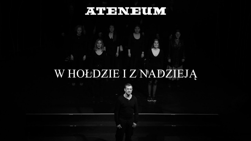 Pieśń "Podaj rękę Ukrainie" w Teatrze Ateneum (fot. youtube.com/screenshot)  