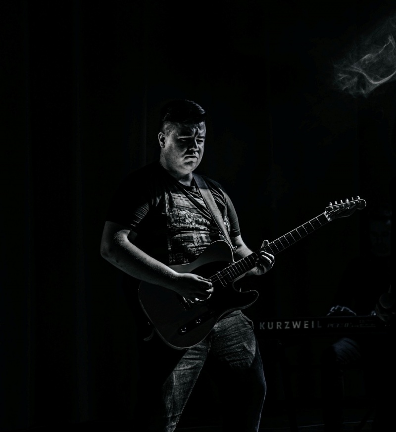 Krzysztof Tyburowski - kolejny mistrz gitary w zespole (fot. materiały promocyjne)  