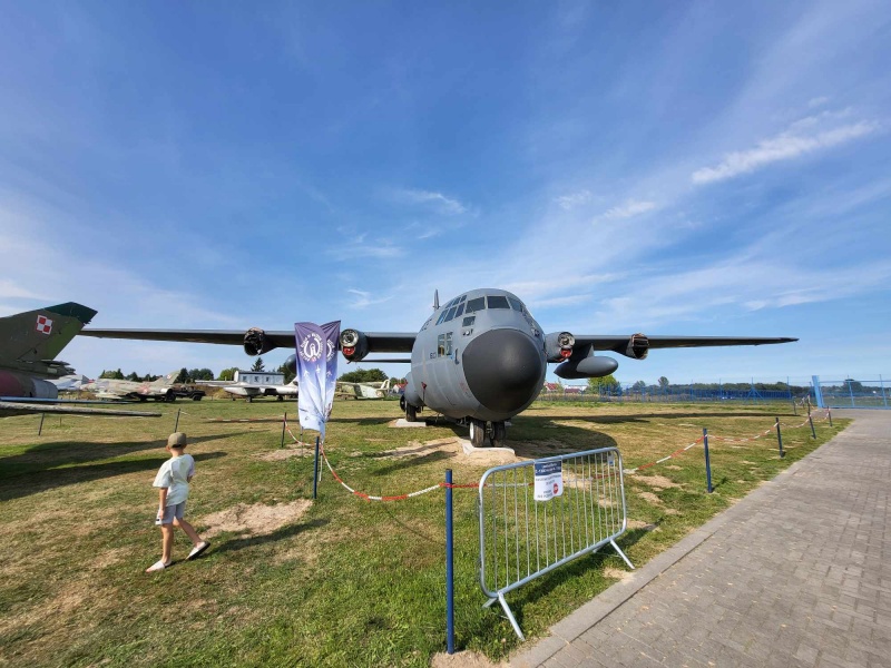 Muzeum Sił Powietrznych w Dęblinie - C-130E Hercules (fot. Holly Molly)  