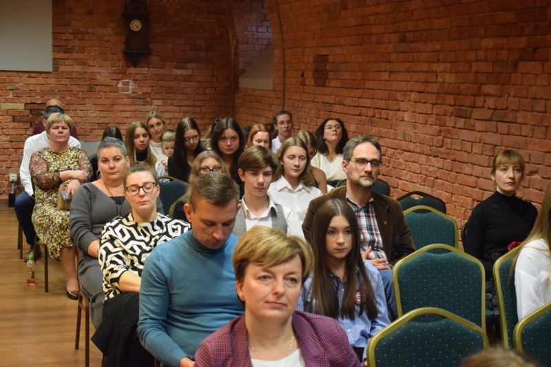 Kameralna uroczystość Ogólnopolskiego Konkursu Recytatorskiego "Budujemy mosty – SŁOWEM"! (fot. PJ)  