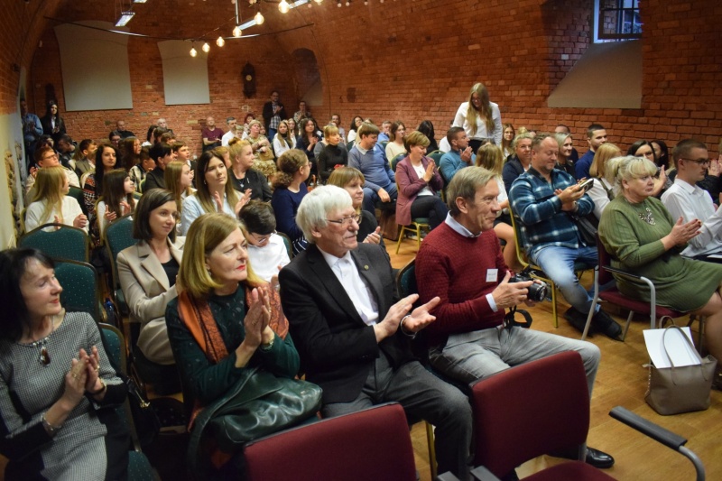 Kameralna uroczystość Ogólnopolskiego Konkursu Recytatorskiego "Budujemy mosty – SŁOWEM"! (fot. PJ)  