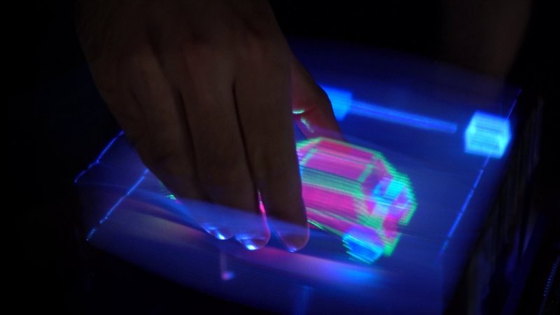 Hologram, który można dotknąć i przesuwać (fot. youtube/screenshot)  