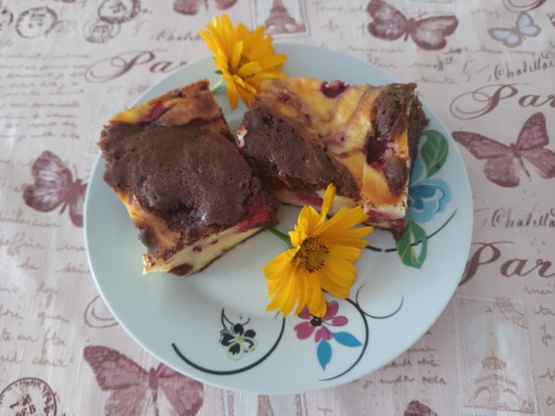 Można się częstować - kwiatki tylko do ozdoby, ich nie połykaj (fot. Zosia)  