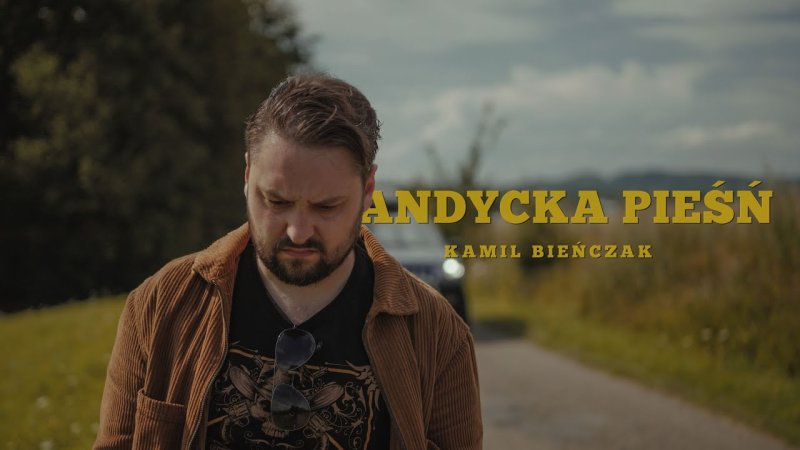 Kami Bieńczak w teledysku do "Bandyckiej Pieśni" (kadr/youtube)  
