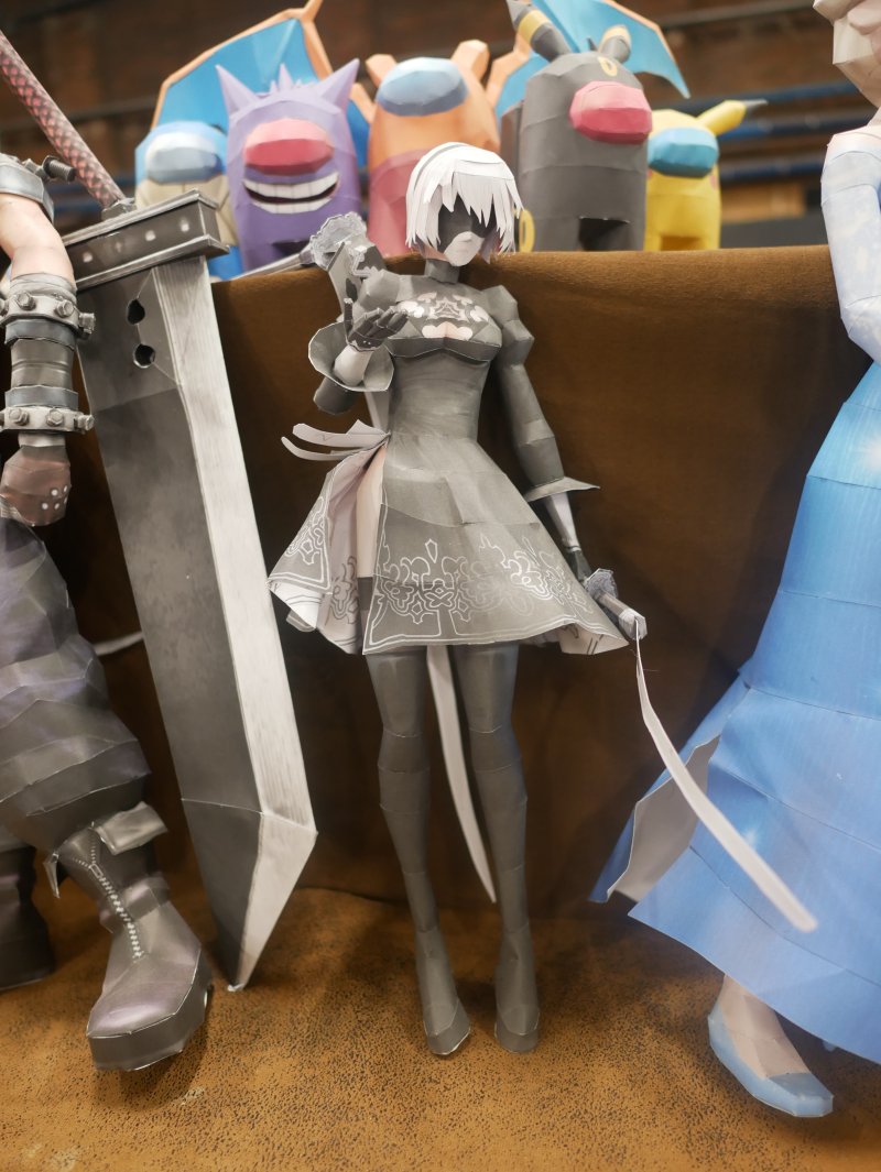 Ojej, czyż to nie bohaterka gry Nier: Automata?  