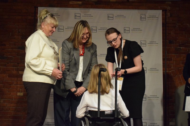 Gala - II Ogólnopolski Konkurs Recytatorski „Budujemy mosty – SŁOWEM” (fot. PJ)  