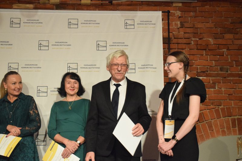 Gala - II Ogólnopolski Konkurs Recytatorski „Budujemy mosty – SŁOWEM” (fot. PJ)  