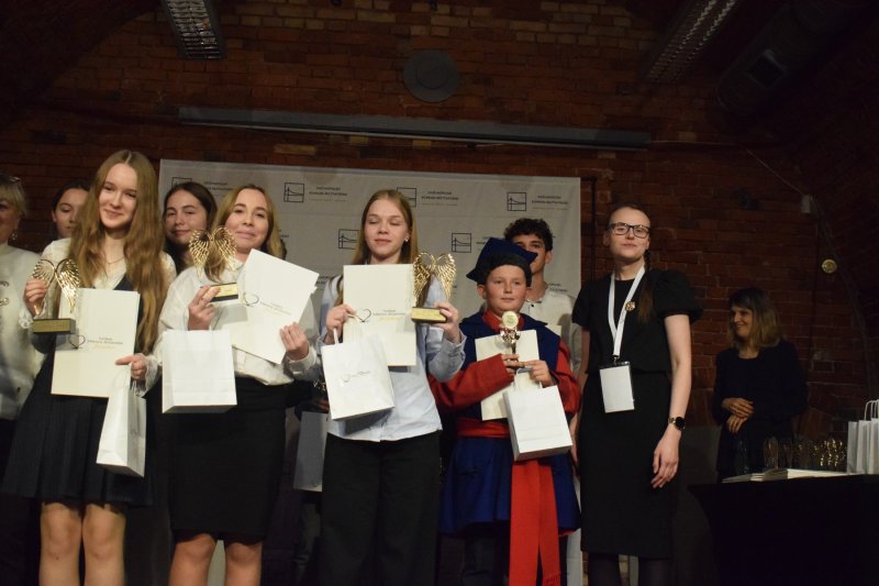 Gala - II Ogólnopolski Konkurs Recytatorski „Budujemy mosty – SŁOWEM” - kolejni nagrodzeni (fot. PJ)  