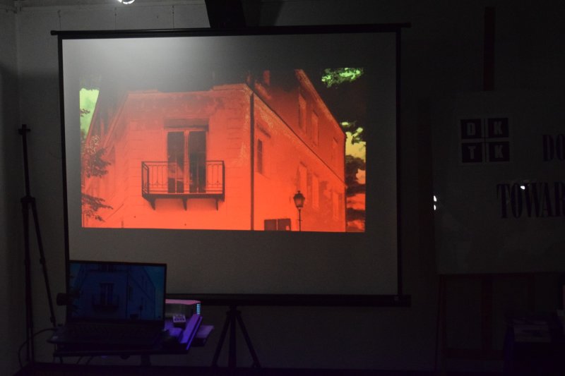 Spotkanie autorskie z Krzysztofem Niedziałkowskim - pokaz slajdów (fot. PJ)  