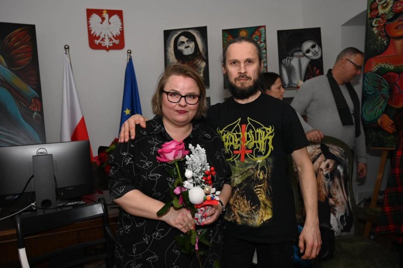 Wernisaż Anety B. Szamel (fot. Oliwia  Nowak) - malarka z mężem  