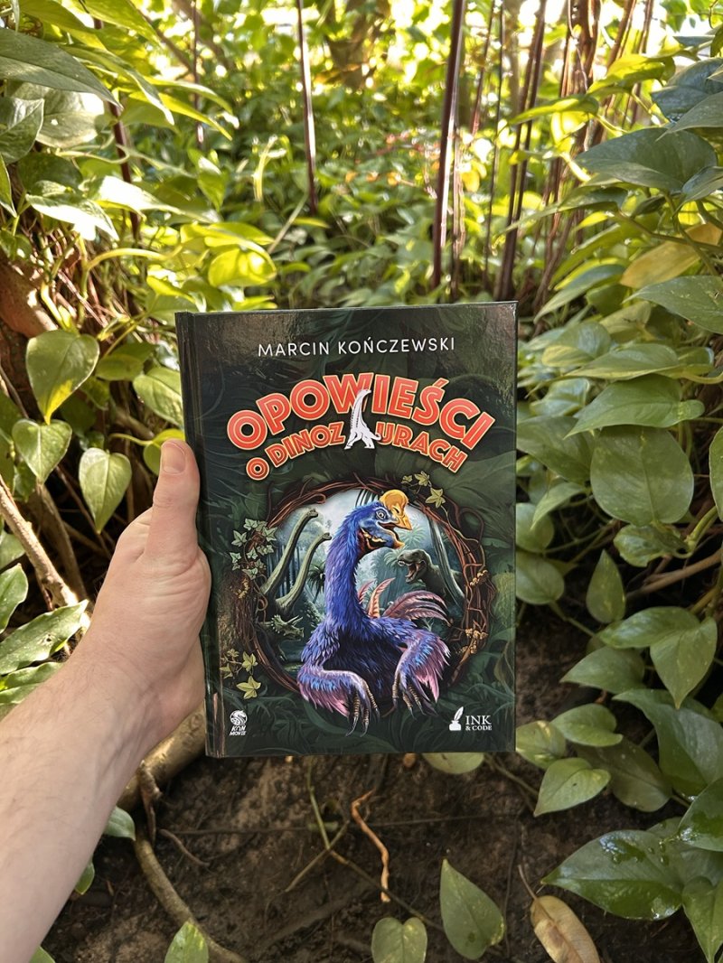 Książka "Opowieści o dinozaurach" (materiały promocyjne)  