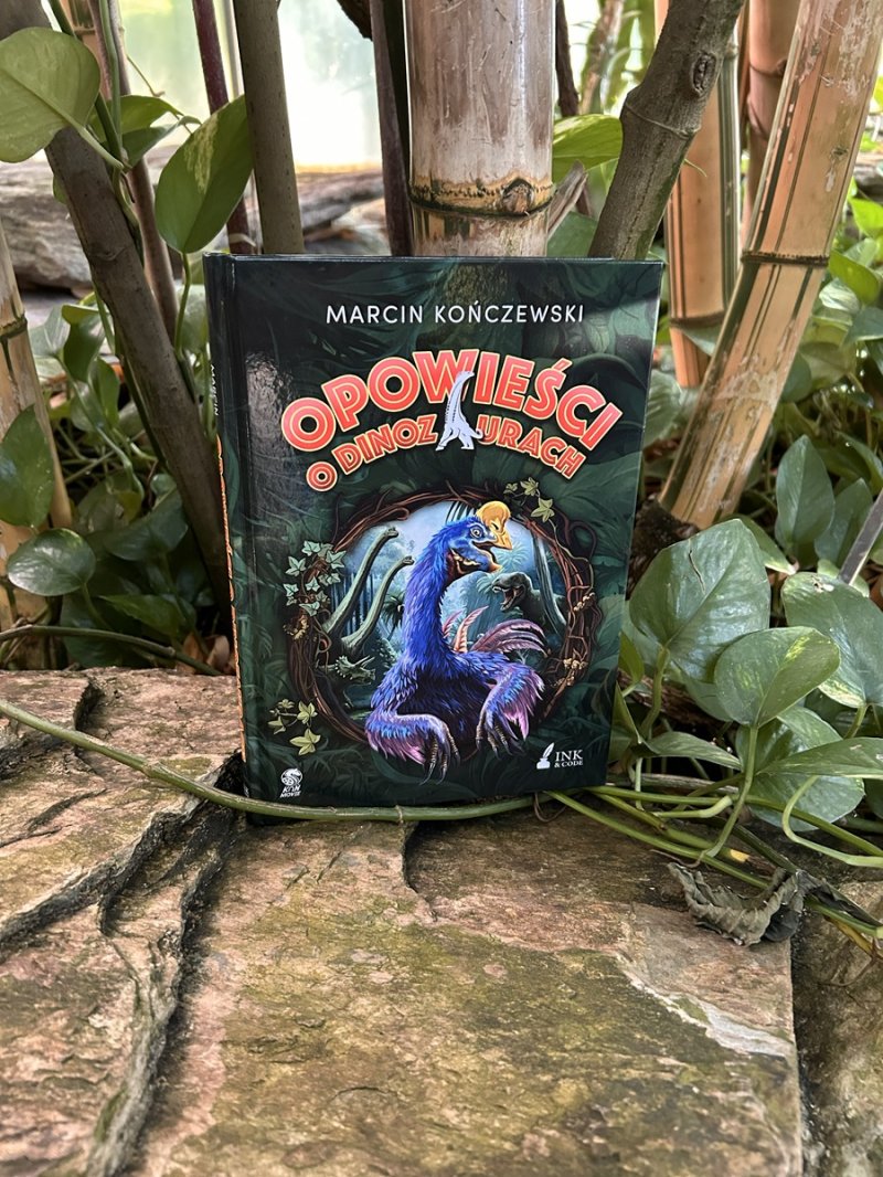 Książka "Opowieści o dinozaurach" (materiały promocyjne)  