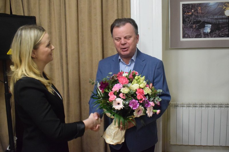 Spotkanie autorskie z Martą Mirowską - podziękowania również dla prowadzącej (fot. PJ)  