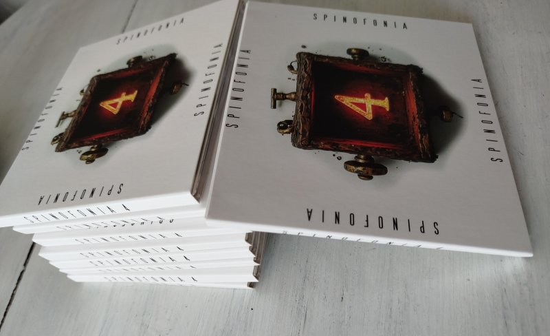 Album w wersji fizycznej (materiały promocyjne)  