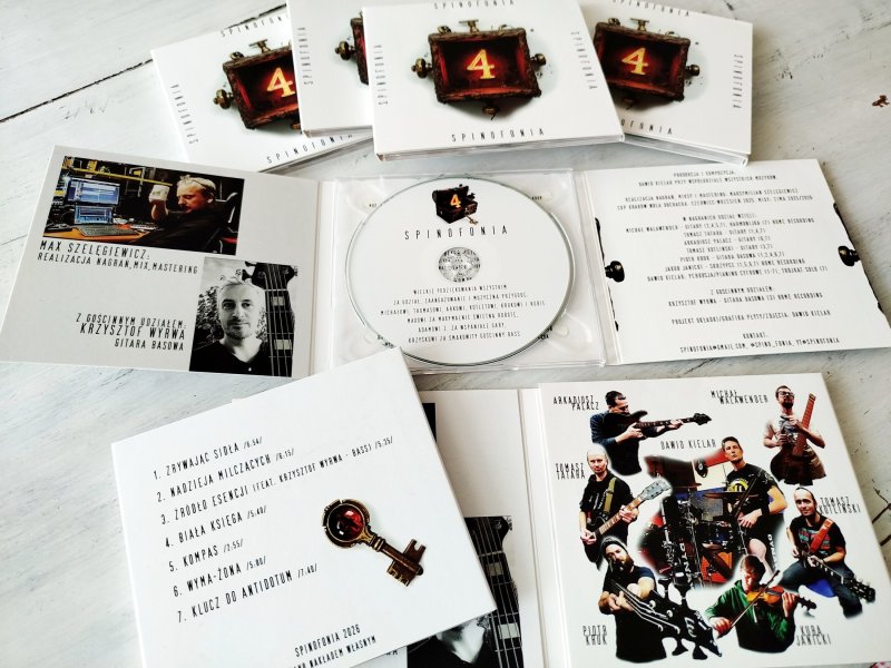 Album w wersji fizycznej (materiały promocyjne)  