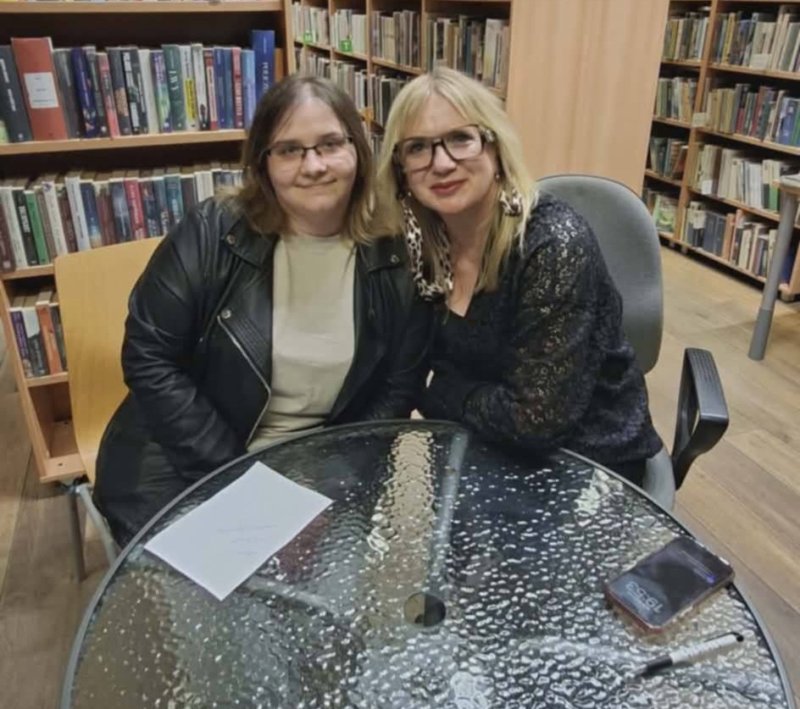 Spotkanie z Marzeną Rogalską, po lewej Patrycja Włudyka  