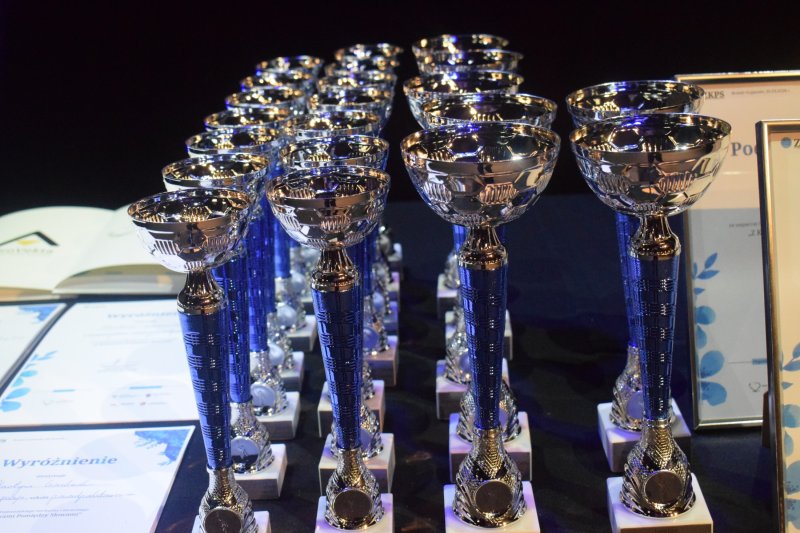 Gala IV Wojewódzkiego Konkursu Literackiego „Z Kujawami Pomiędzy Słowami” - puchary (fot. PJ)  
