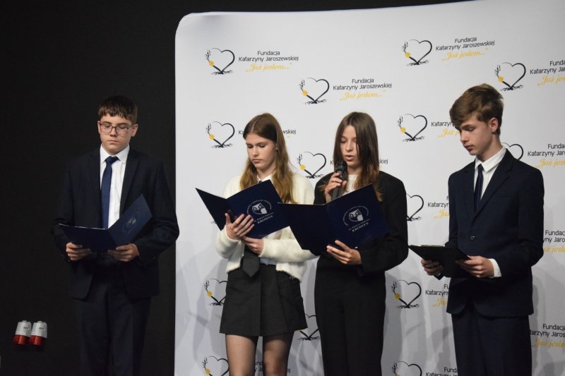 Finałowa gala III konkursu "Cisza Nienawiści Nigdy hejt! Zawsze heart!" - recytacja wiersza (fot. PJ)  