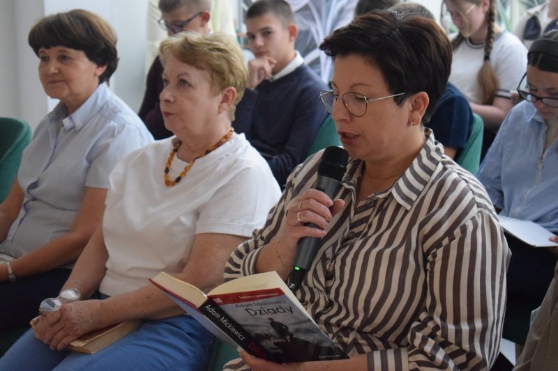Narodowe Czytanie "Dziadów" w Baruchowie - pani wójt Joanna Gawłowska (fot. PJ)  