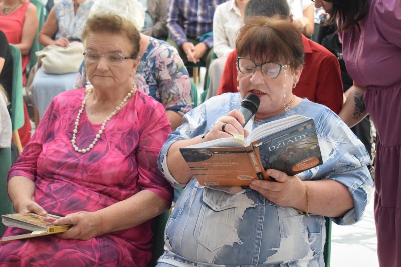 Narodowe Czytanie "Dziadów" w Baruchowie - pensjonariuszki Domu Opieki (fot. PJ)  