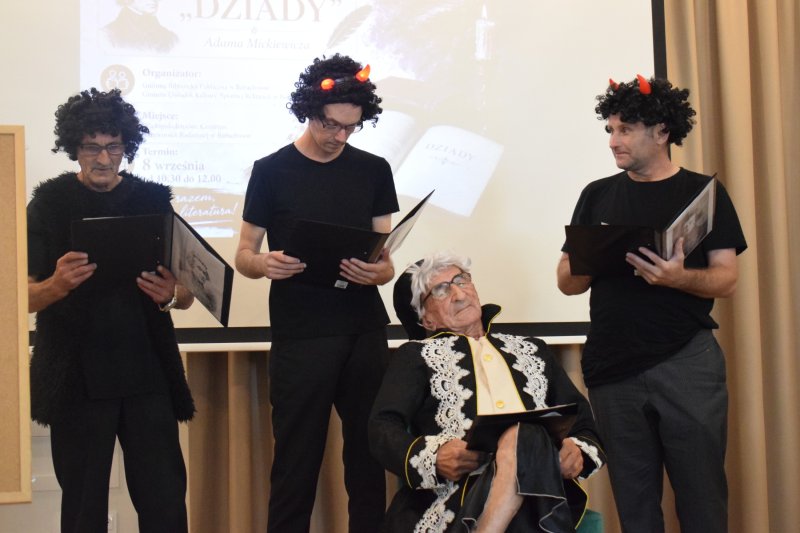 Narodowe Czytanie "Dziadów" w Baruchowie - sen senatora (fot. PJ)  