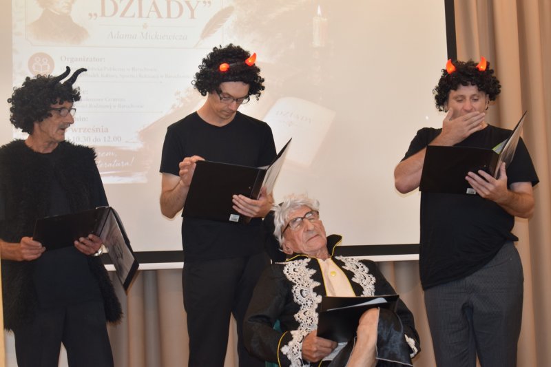 Narodowe Czytanie "Dziadów" w Baruchowie - sen senatora (fot. PJ)  