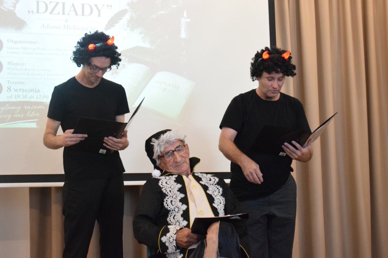 Narodowe Czytanie "Dziadów" w Baruchowie - sen senatora (fot. PJ)  