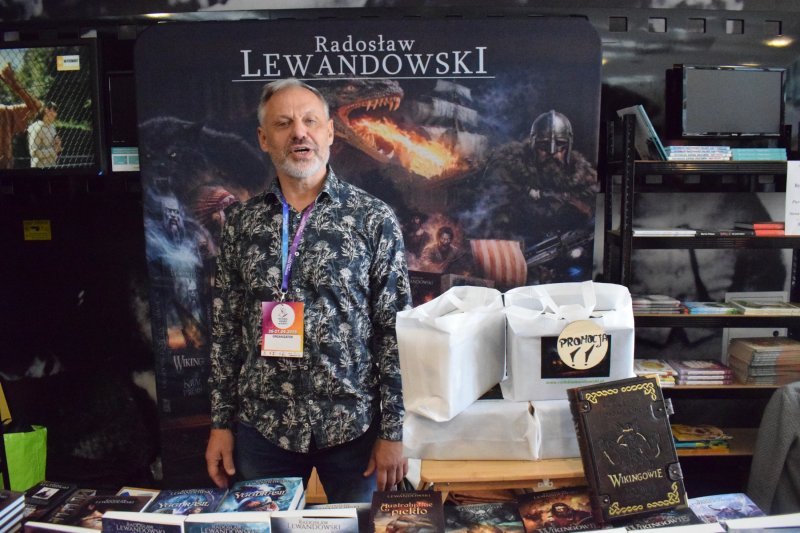 IV Festiwal Książek w Płocku - dzień drugi - Radosław Lewandowski , twórca fantasy dla dorosłych (fot. PJ)  
