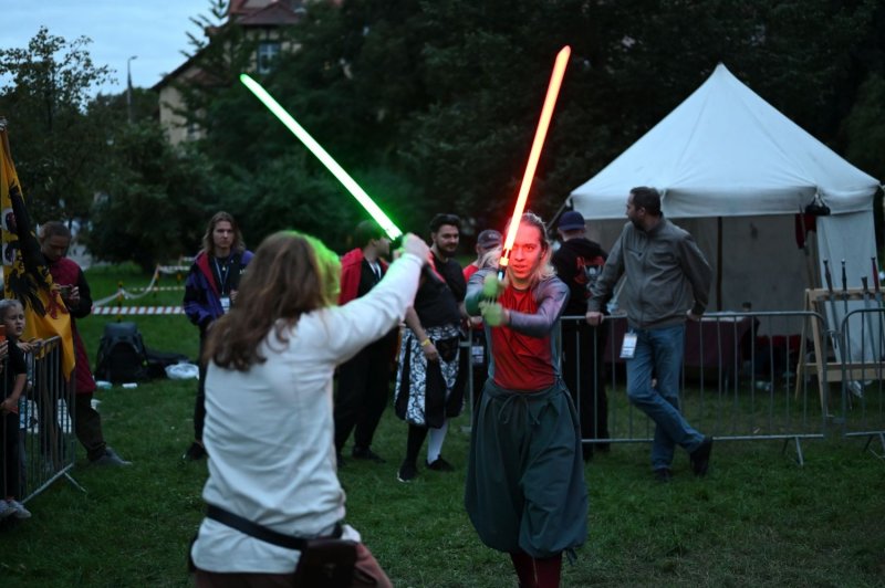 Pojedynki na miecze świetlne (Wioska Star Wars i Wioska Szermiercza) przed WMiI UMK  