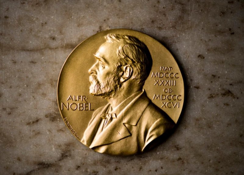 Nagroda Nobla to złoty medal, unikalny dyplom oraz potwierdzenie nagrody finansowej. Tu złoty medal (The Nobel Prize Medal. Photo: Alexander Mahmoud)  