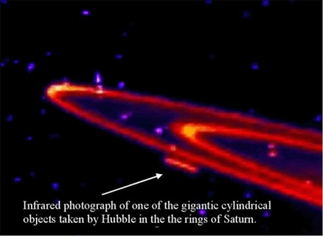 Gigantyczny obiekt w pobliżu Saturna  