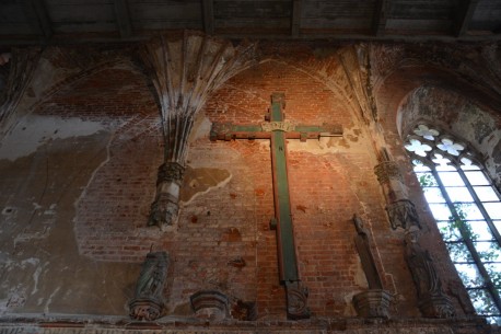 Stara część kościoła w zamku w Malborku - to stan na koniec sierpnia 2014 roku. Podjęto decyzję o odnowieniu i odrestaurowaniu tej części zamku, która do 2016 roku będzie zamknięta dla odwiedzających. Odnowioną część kościoła będzie można zobaczyć po 2016 roku.  