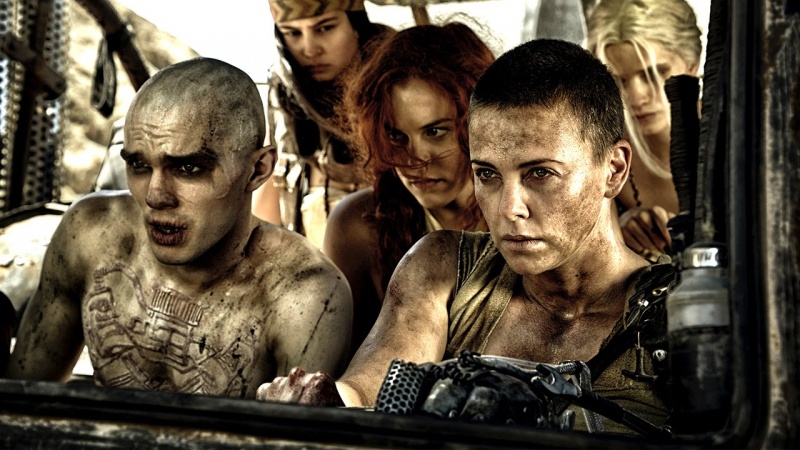 Kadr z filmu "Mad Max: Na drodze gniewu" (źródło: youtube.com)  