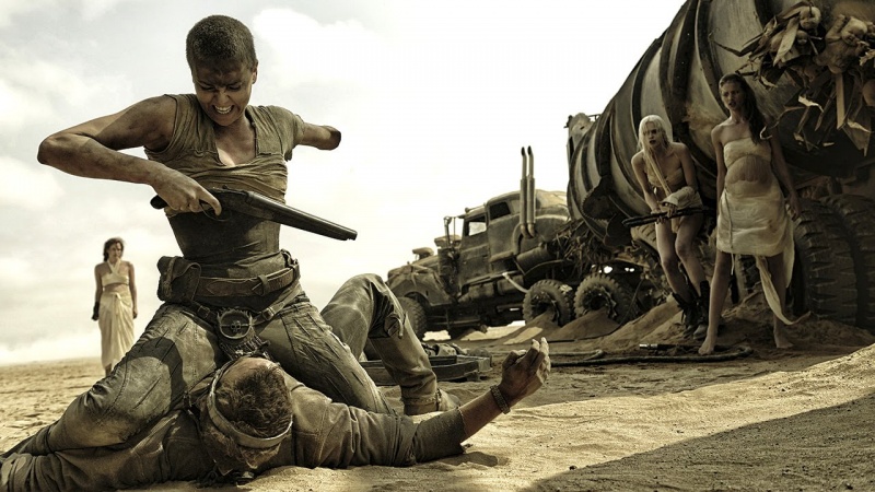 Kadr z filmu "Mad Max: Na drodze gniewu" (źródło: youtube.com)  