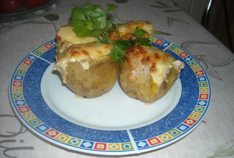 Ziemniaki faszerowane pieczarkami (fot. PJ)  