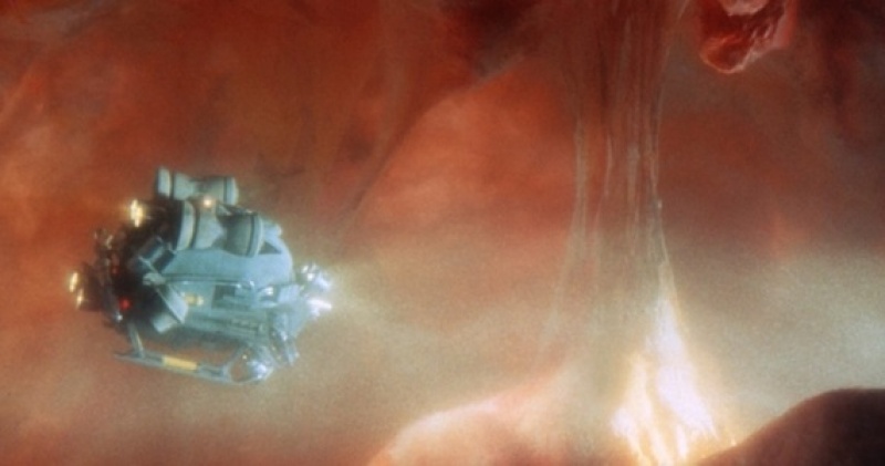 Kadr z filmu "Interkosmos"; mechaniczny pojazd w ciele człowieka  